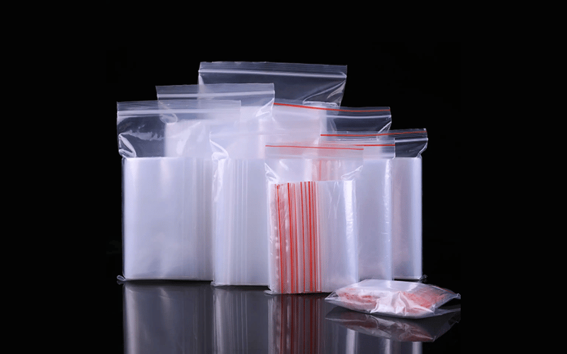 Sacos plásticos tradicionais com zíper e sacos autovedantes